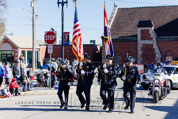 VeteransParade-320
