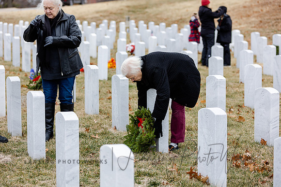WreathLaying2022-134