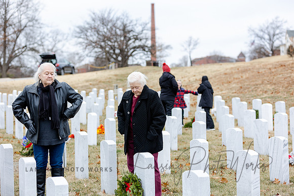 WreathLaying2022-137