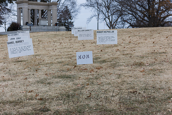 WreathLaying2022-214