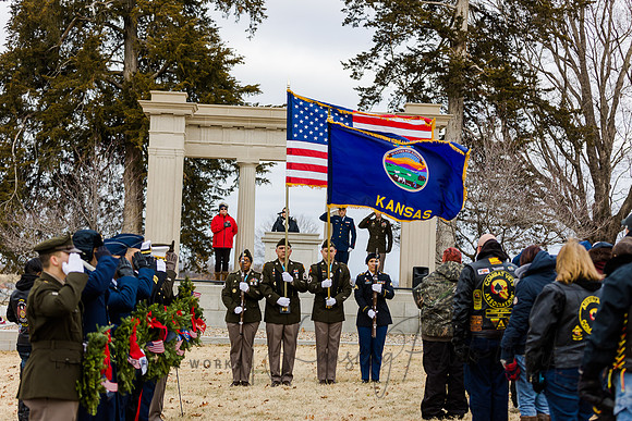 WreathLaying2022-331