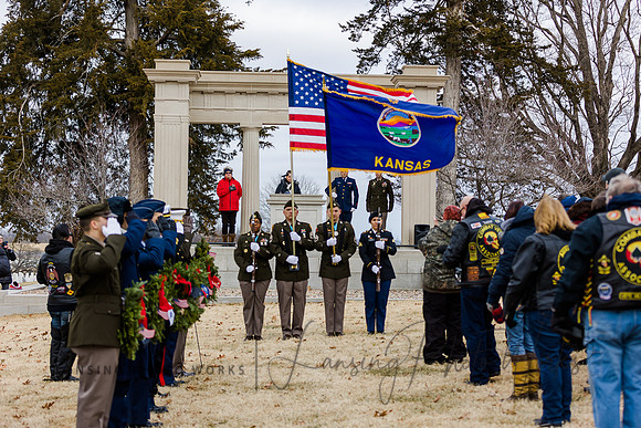 WreathLaying2022-334