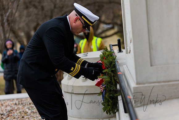 WreathLaying2022-365