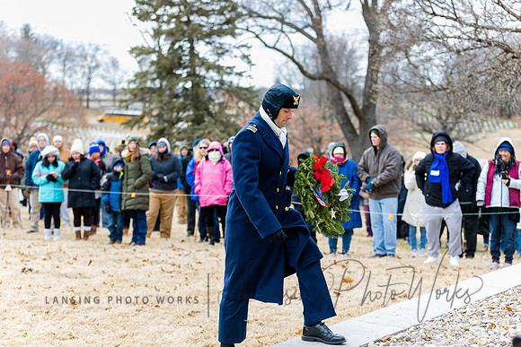 WreathLaying2022-375
