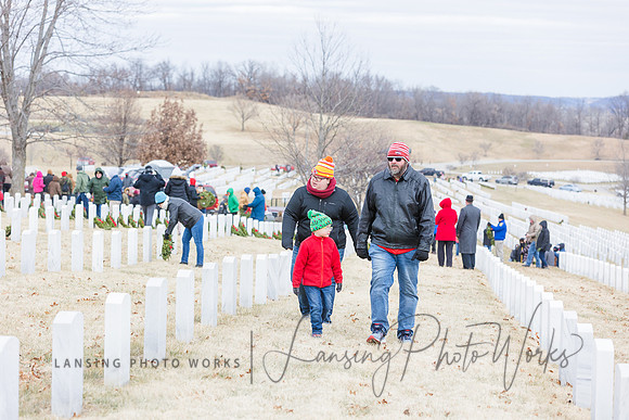 WreathLaying2022-400