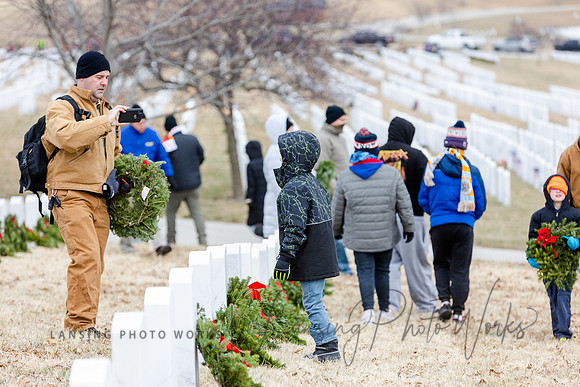 WreathLaying2022-408