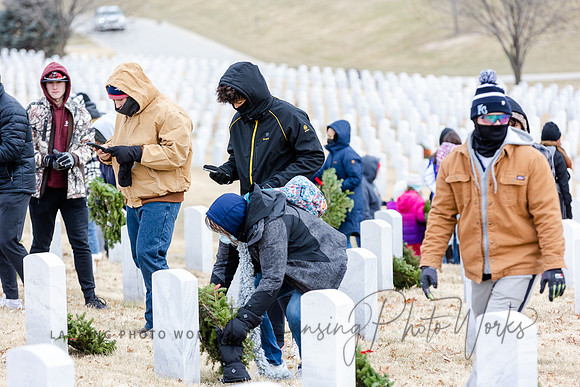 WreathLaying2022-410