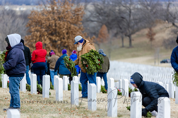 WreathLaying2022-437