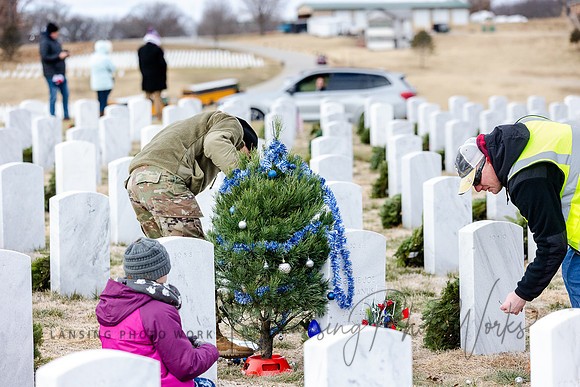 WreathLaying2022-471