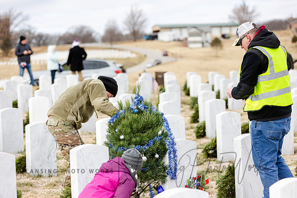 WreathLaying2022-472