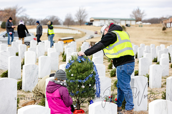 WreathLaying2022-473
