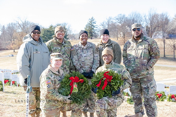 WreathLaying2022-500