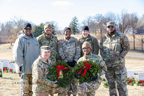 WreathLaying2022-501
