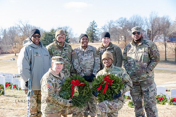 WreathLaying2022-502