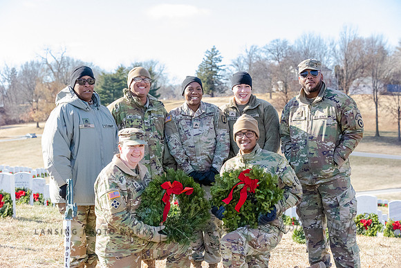 WreathLaying2022-503