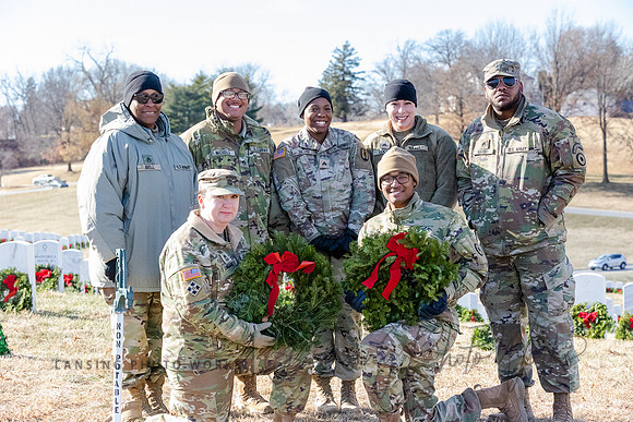 WreathLaying2022-505