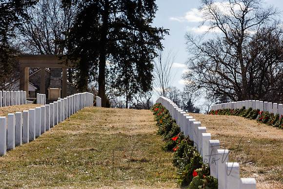 WreathLaying2022-512