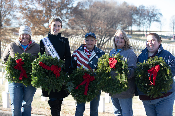 Wreaths 2018-193