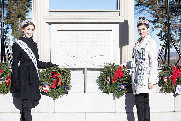 Wreaths 2018-467