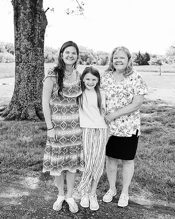 Moms-182
