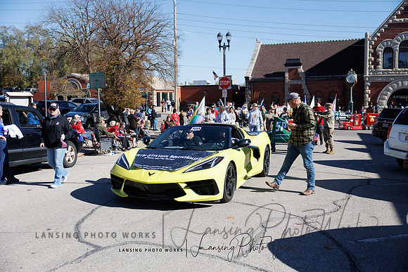 VeteransParade-300